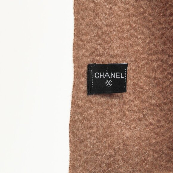 Chanel Brown and White Two-Tone Cashmere CC Logo Blank Shawl - Picture 4 of 5